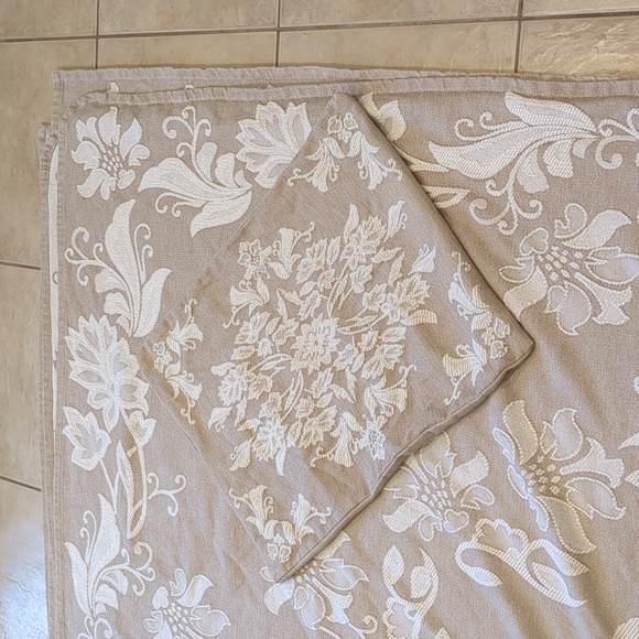 Chateau Damask Other - Damask Woven Jacquard Bedspread Tan And Cream With Pillow Sham